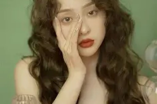 继岳云鹏后 向佐也说了娱乐圈的一些事情关晓彤也没逃过