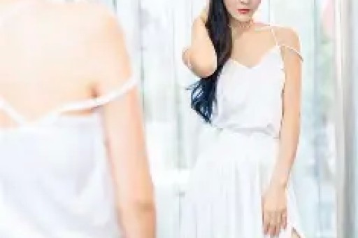 易易紫曝少数民族女星被经纪人潜规则：娱乐圈的权力游戏何时休