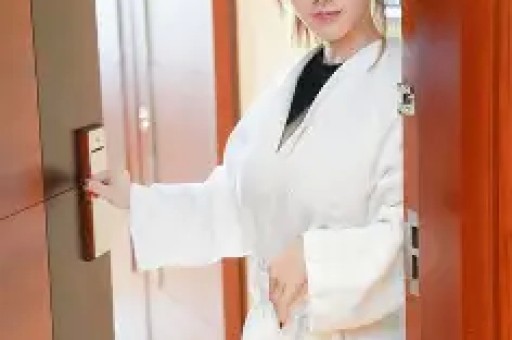 陪玩陪睡只是皮毛！继手伸进裤子后又一女星自曝50多都不放过